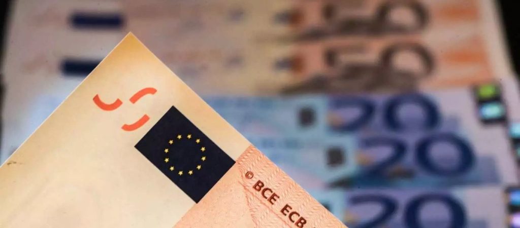 ΕΚΤ: Μικρός ο κίνδυνος μόλυνσης από τον κορωνοϊό από τη χρήση χαρτονομισμάτων