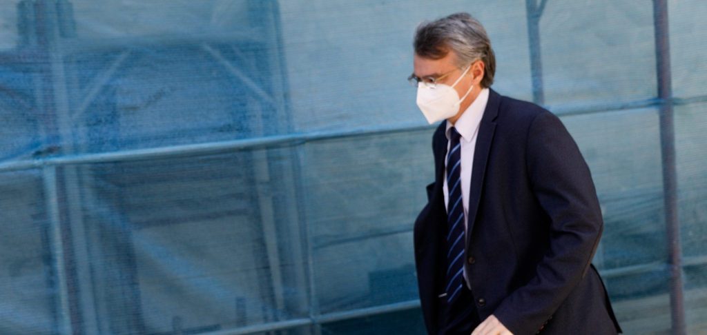 Σ.Τσιόδρας: Έχασε την ψυχραιμία του σε ερώτηση για τις μάσκες – Από «επικίνδυνες» έγιναν «απαραίτητες» (βίντεο)