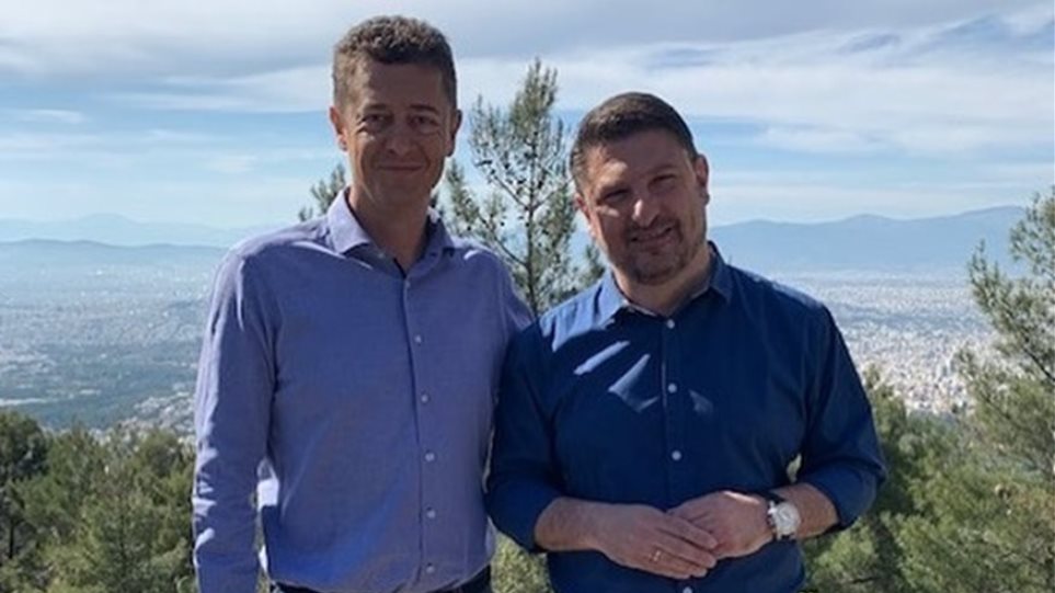 Χαρδαλιάς – Σρόιτερ μόνο που δεν φιλήθηκαν: Δίπλα-δίπλα χωρίς μέσα προστασίας… για χάρη της φωτογραφίας (φωτό)