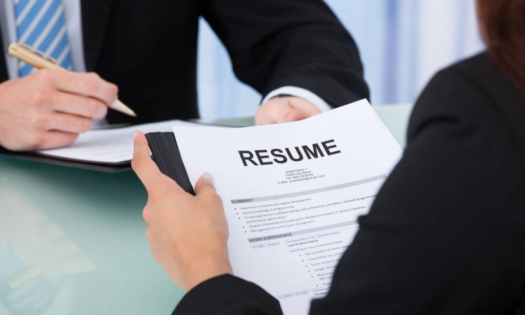 Τι πρέπει να βάλεις στο βιογραφικό σου αν δεν έχεις προϋπηρεσία; – Η απάντηση που θα σε «σώσει»