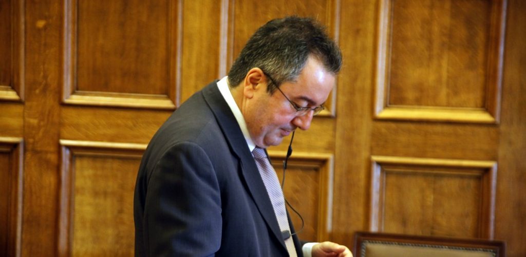 Ο Ηλίας Μόσιαλος είναι συνεργάτης των ellinika hoaxes; – H φωτογραφία που άναψε φωτιές