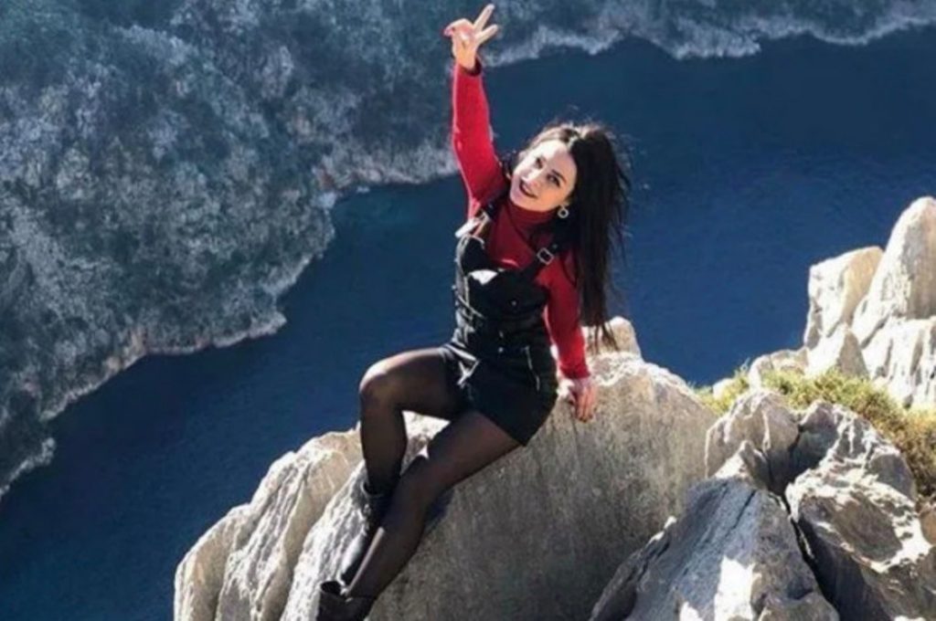 Μία 23χρονη Καναδέζα το πρώτο θύμα της πτώσης στρατιωτικού ελικοπτέρου στο Ιόνιο (φώτο)