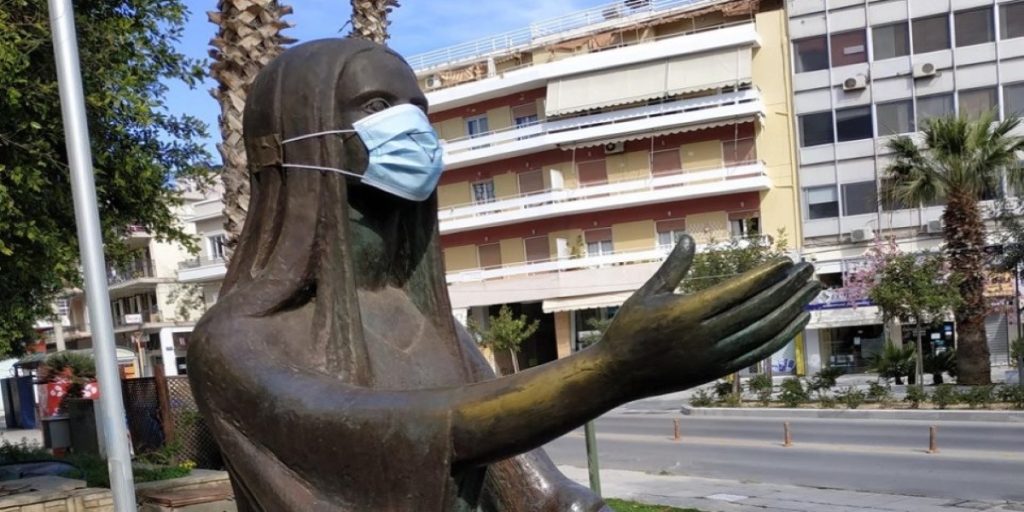 Ηράκλειο: Και τα αγάλματα χρήζουν υγειονομικής προστασίας – Δείτε τις φωτογραφίες και θα καταλάβετε