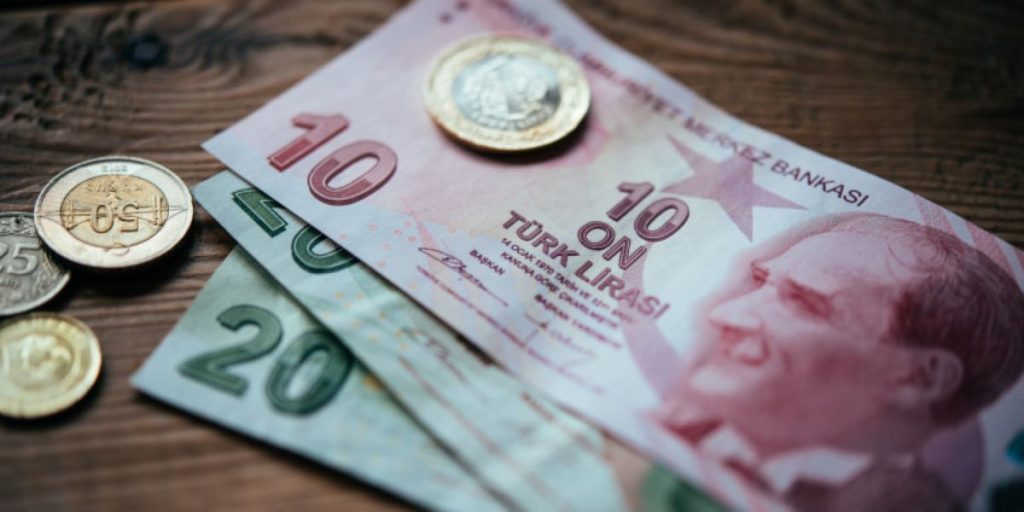 Τουρκία: «Κατρακυλάει» η λίρα