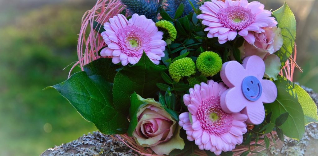 Πρωτομαγιά: Τα έθιμα σε κάθε γωνιά της Ελλάδας – Από το μαγιόξυλο μέχρι την «δαιμοναριά»