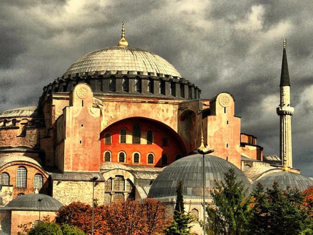 Οι μουσουλμάνοι ιερωμένοι της Τουρκίας ζητάνε από τον Ερντογάν την Αγιά Σοφία: «Εκεί πρέπει να προσευχηθούμε»