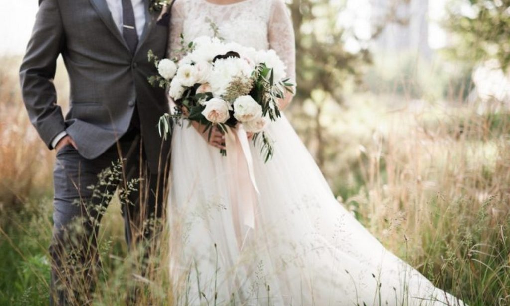 Παρακολούθησε το γάμο της εγγονής της μέσα από το γηροκομείο λόγω καραντίνας (Βίντεο)