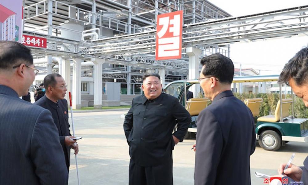 Πιο ζωντανός από ποτέ ο «υπέρτατος ηγέτης» της Β.Κορέας – Ο Κιμ Γιόνγκ Ουν εγκαινιάζει εργοστάσιο (βίντεο)