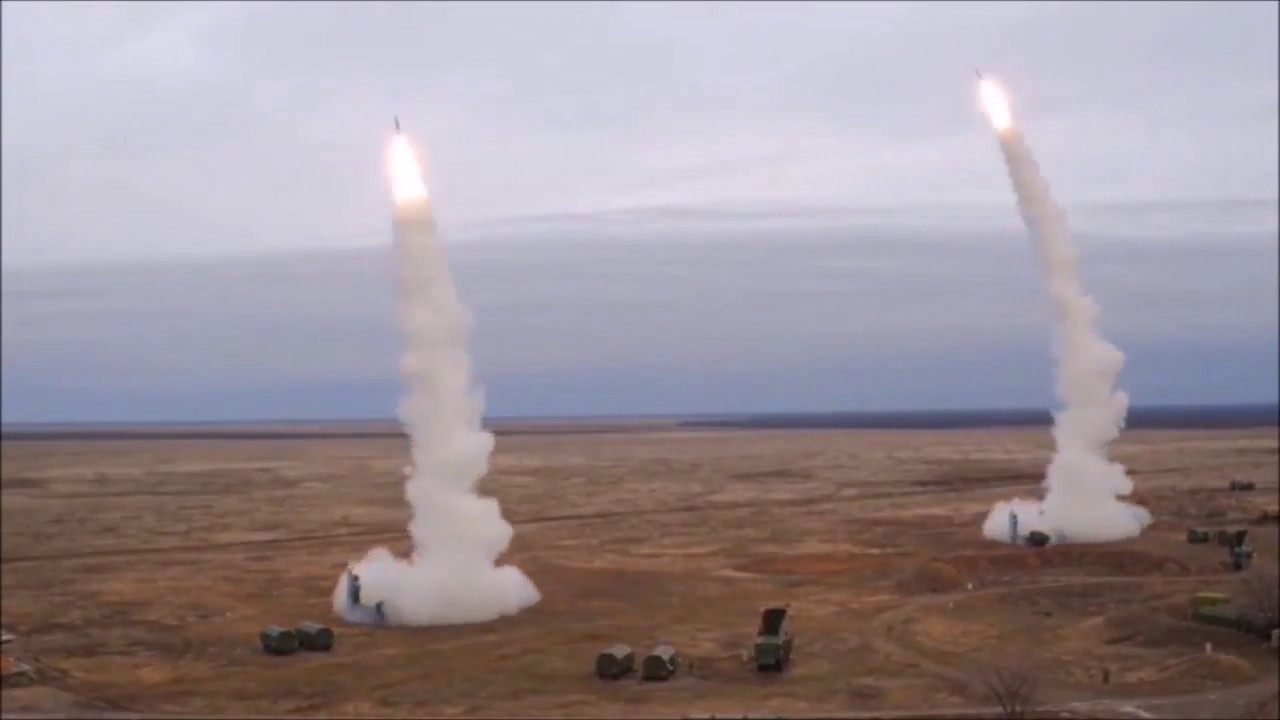 Ρωσική άσκηση: «Το σύστημα S-400 κατέστρεψε βαλλιστικούς πυραύλους σε απόσταση 400χλμ»