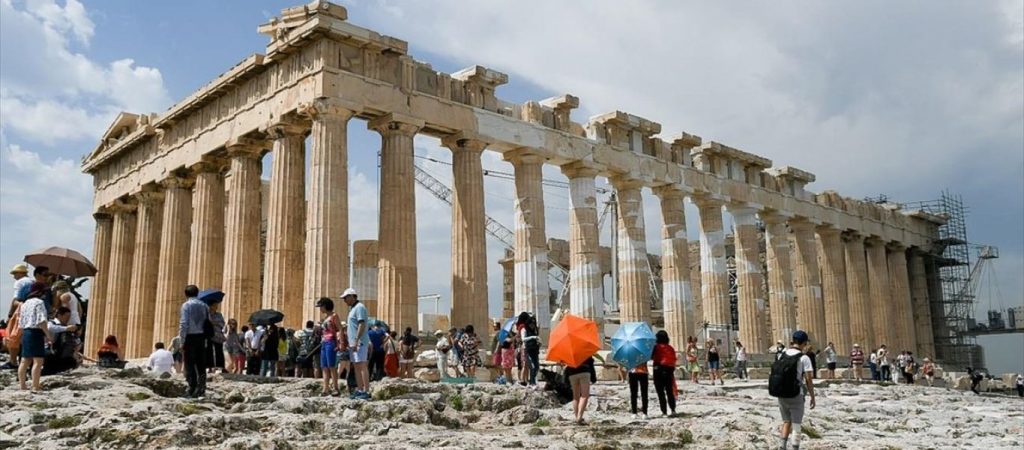 DW: «Ο κορωνοϊός έβαλε “φρένο” στα πρώτα σημάδια ανάκαμψης της ελληνικής οικονομίας»