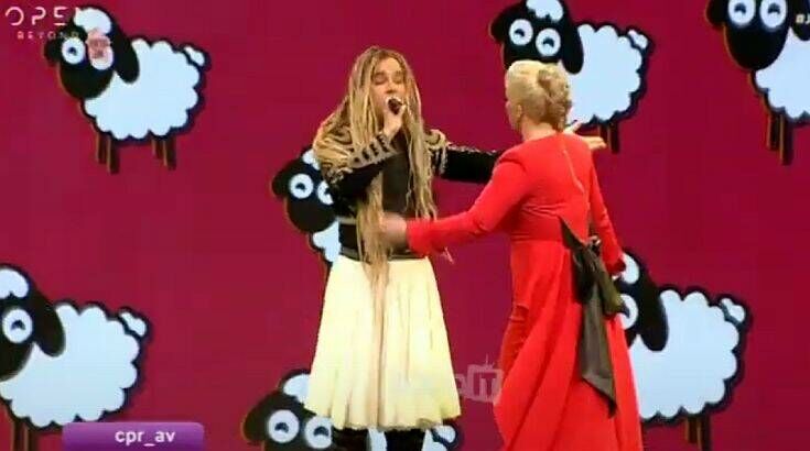 Η εμφάνιση του Τρύφωνα Σαμαρά στο J2US εκνεύρισε Βανδή – Φασουλή:«Είναι εμπαιγμός της ελληνικής παράδοσης»