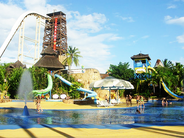 Εσύ θα το τολμούσες; – Αυτή είναι ψηλότερη νεροτσουλήθρα στον κόσμο – Έχει 45 μέτρα ύψος (φωτο)