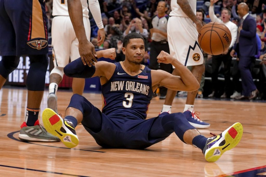 Κλασσικός gamer ο Τζος Χαρτ: Έχασε και διέλυσε το πληκτρολόγιο από τα νεύρα του (βίντεο)