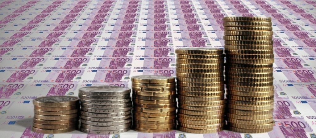 Ύφεση από 4,7% έως 7,9% προβλέπει το ΥΠΟΙΚ – Ολοι οι ξένοι οίκοι μιλούν για πάνω από 10%