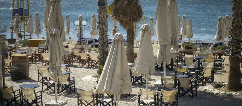 Τι θα γίνει με τα beach bar το καλοκαίρι; Οι προτάσεις των ιδιοκτητών