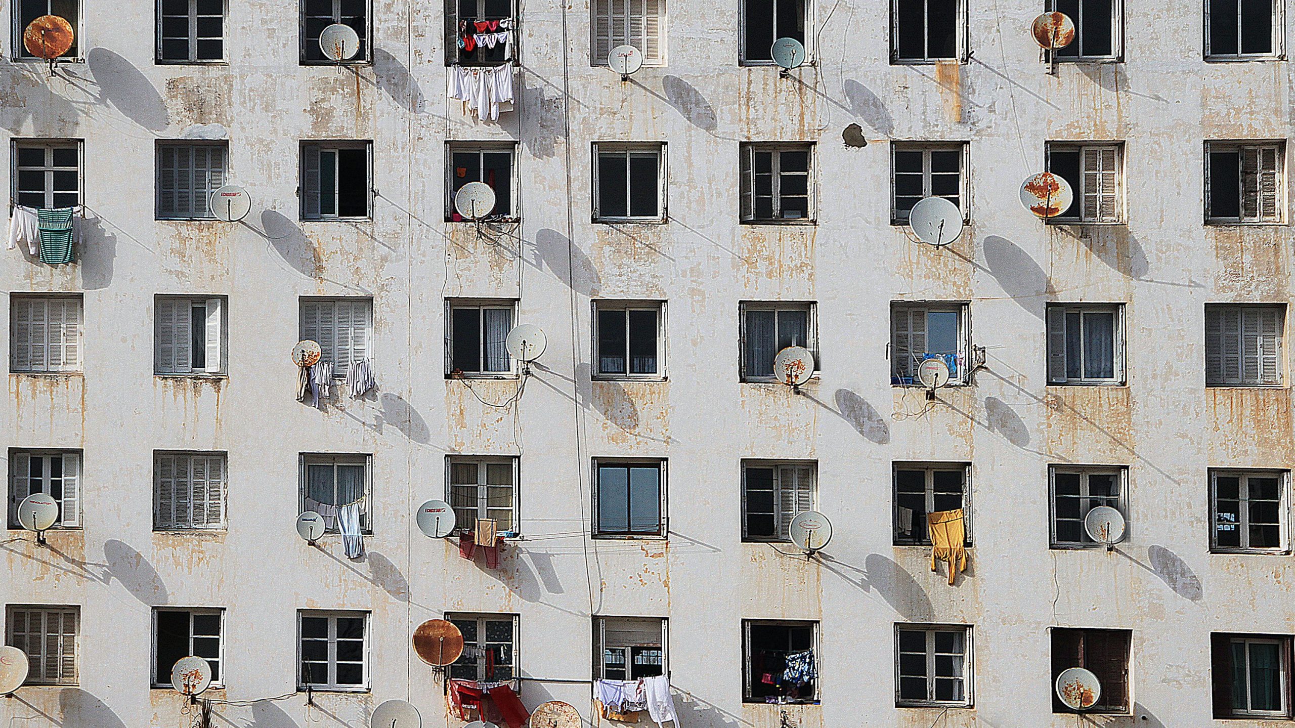 Χρησιμοποιούν τον κορωνοϊό για να δημιουργήσουν κοινωνίες τύπου Όργουελ: Θα παρακολουθούν τα πάντα