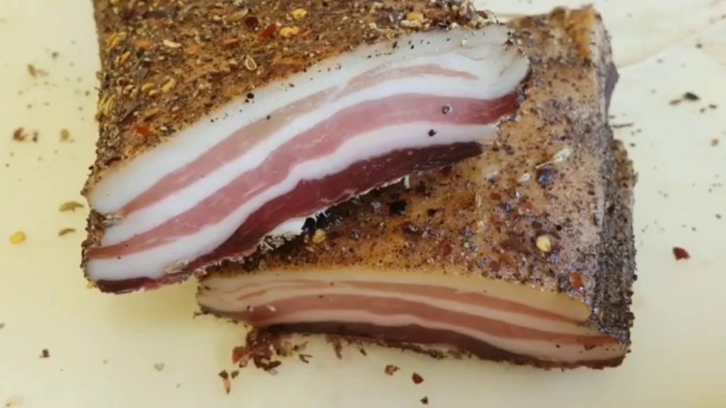 Βρετανία: Vegan «έσπασε στο ξύλο» την 23χρονη φίλη του επειδή… τόλμησε να μυρίσει μπέικον (φωτο)