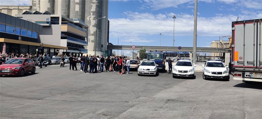 Κρήτη: Η πρώτη διαμαρτυρία κατά της μεταφοράς παράνομων μεταναστών από τη Λιβύη – «Δεν θα μεταφέρετε τον ISIS εδώ»