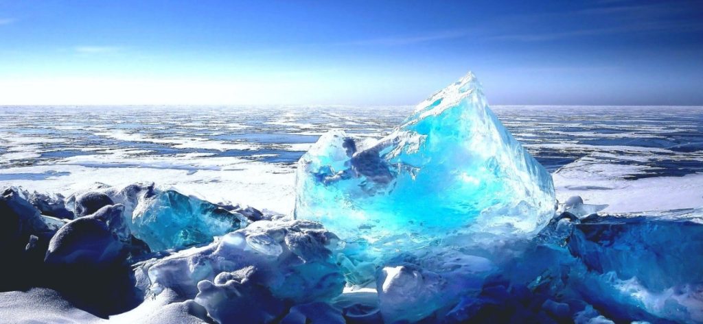 Και όμως: Η ελληνική σημαία κυματίζει σε κορυφή του Βόρειου Πόλου