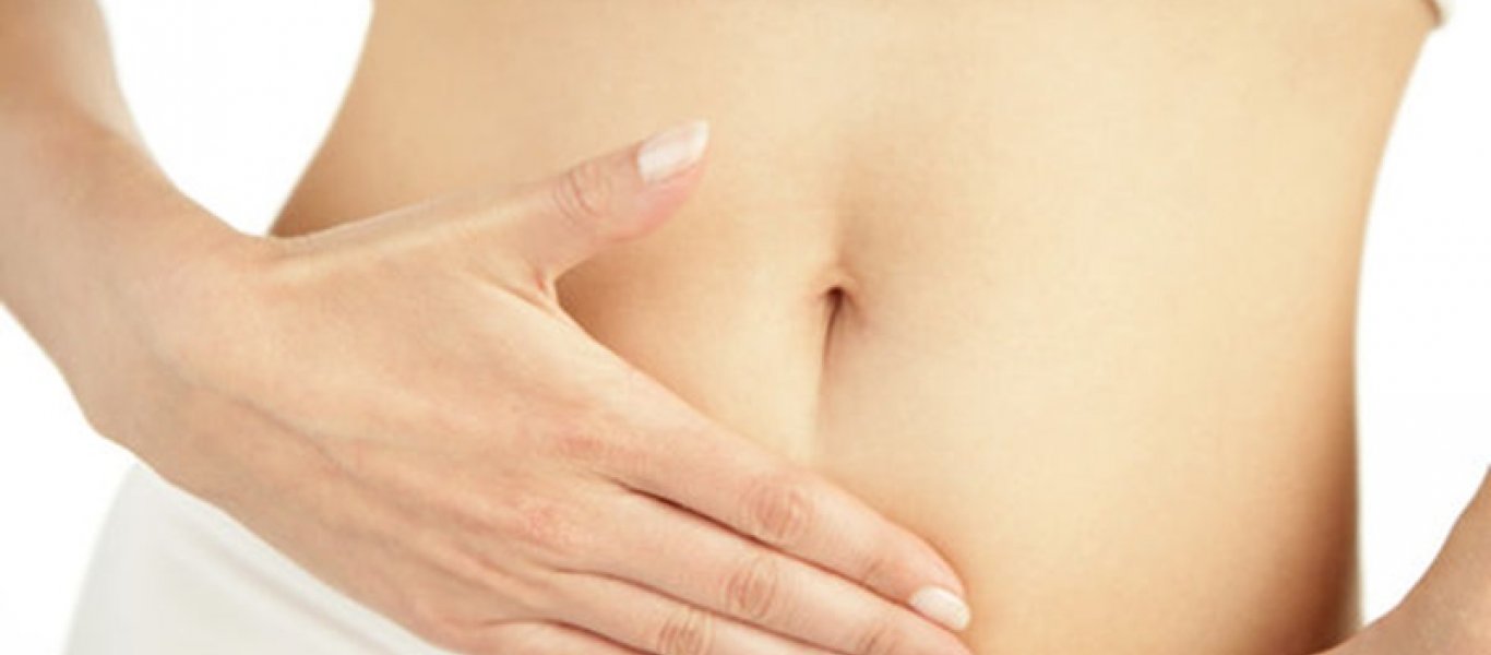 Πόνος στον αφαλό: Tι μπορεί να σημαίνει για την υγεία σας