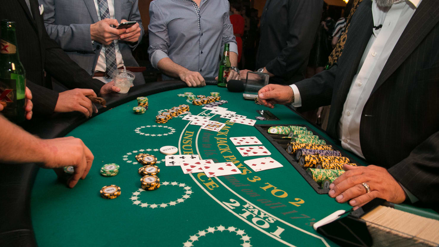 10 tips για το Blackjack που δεν θέλει το καζίνο να ξέρεις – Πώς θα κερδίσετε