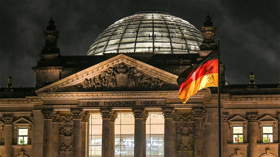 Το «τραβάει» κι άλλο το Βερολίνο: «Αντισυνταγματική» η ευρωπαϊκή βοήθεια για τον κορωνοϊό