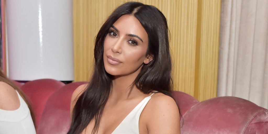 «Έπεσε» το Twitter με το photoshop της Κιμ Καρντάσιαν – «Ξέχασες ένα έξτρα χέρι στα μαλλιά σου» (βίντεο-φωτο)