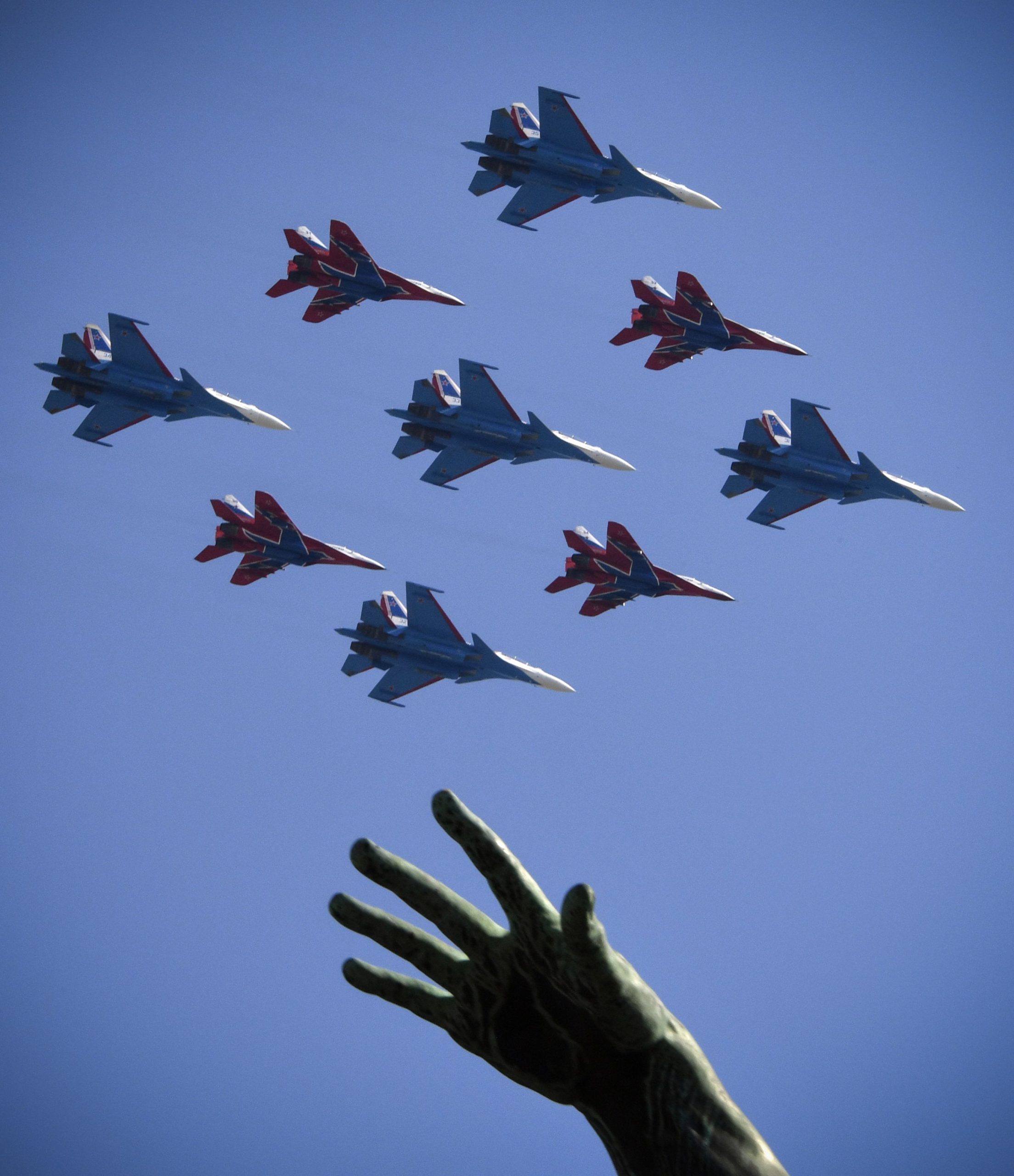Ρωσία: Εντυπωσιακές απογειώσεις μαχητικών για την «ημέρα της νίκης»