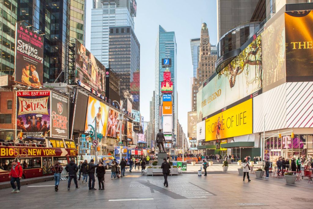 Νέα Υόρκη: Νοσοκόμα ποζάρει γuμνή στην Times Square για να… διώξει το στρες (φωτο)