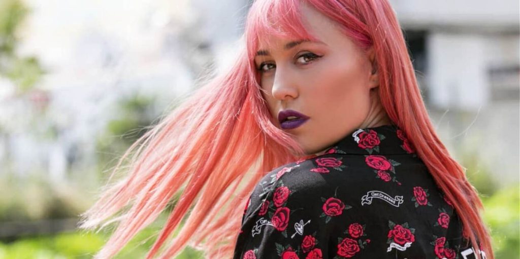 Πηνελόπη Αναστασοπούλου: Ποζάρει topless και αναστατώνει (φώτο)