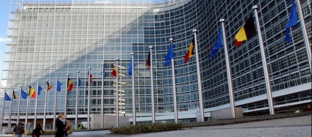 Ύφεση 9,7% προβλέπει η Κομισιόν για την ελληνική οικονομία