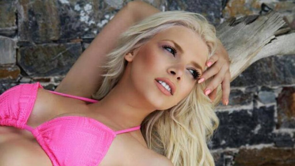 Η Χ. Καρνέζη ποζάρει με μαγιό και ανεβάζει τη θερμοκρασία στα… ύψη! (φώτο)