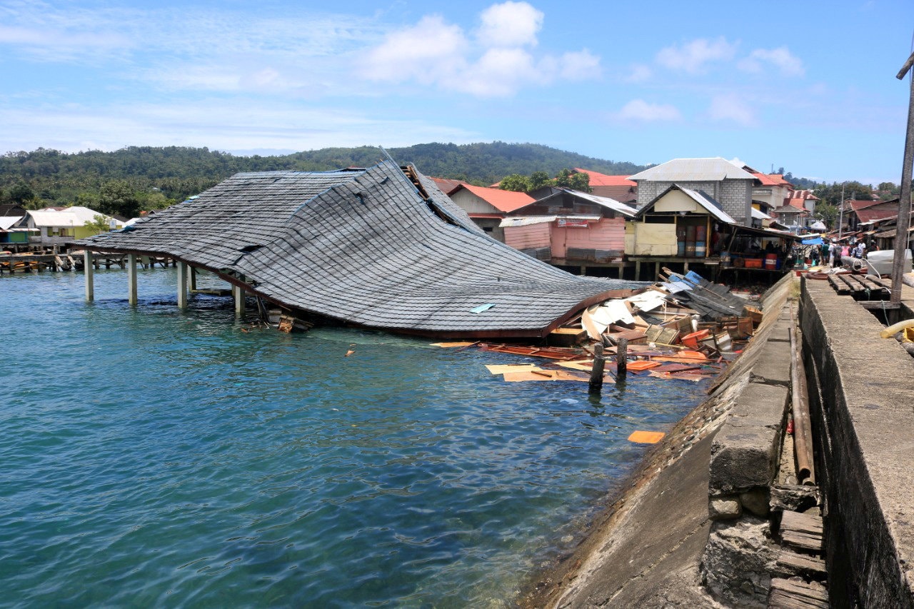 «Χτύπησε» ο εγκέλαδος την Ινδονησία – Σεισμός 6,9 βαθμών έπληξε τα νησιά Μπάμπαρ