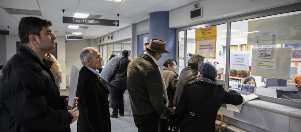 Κάθετη πτώση στις κατασχέσεις από την εφορία – Νέες ρυθμίσεις χρεών πάνω και από 24 ή 48 δόσεις