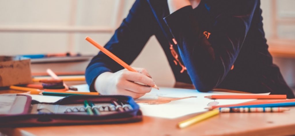 10/10 μόνο φιλόλογος: Θα γράψεις σωστά 10 λέξεις δημοτικού που όλοι γράφουν λάθος;