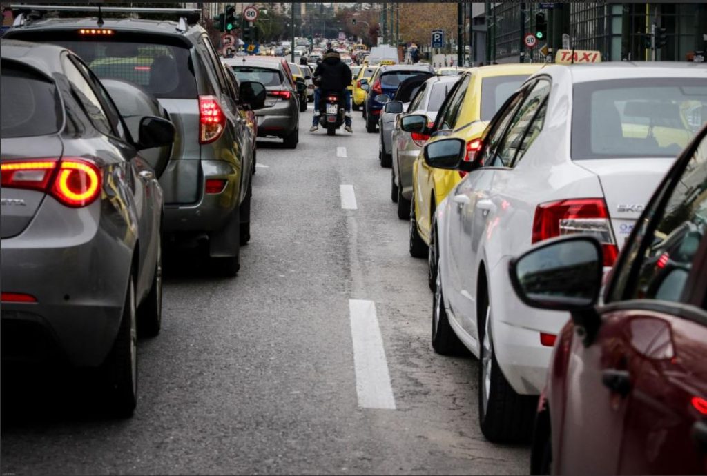 Μποτιλιάρισμα στην κάθοδο της Κηφισίας – Προήλθε από καραμπόλα 3 οχημάτων