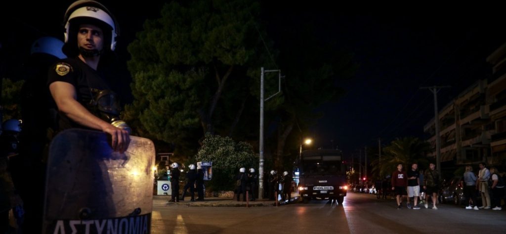 Συνωστισμός στις πλατείες: Για «νέα μέτρα» προειδοποιεί ο Πέτσας – Τι εξετάζει η κυβέρνηση