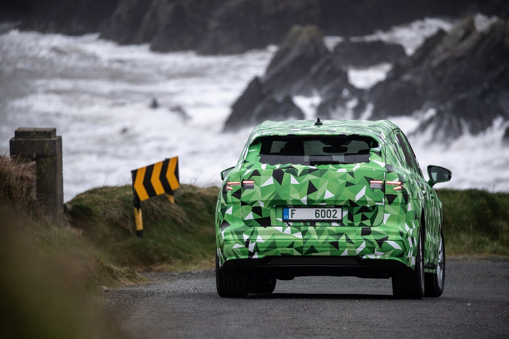 Δείτε τις πρώτες καμουφλαρισμένες φωτογραφίες από τις δοκιμές του νέου Skoda ENYAQ iV στην Ιρλανδία