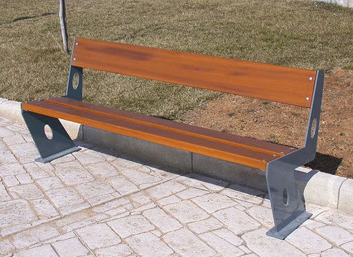 Να τι κάνει η καραντίνα: Στην Καβάλα έφτιαξαν το παγκάκι του… κορωνοϊού (φωτο)