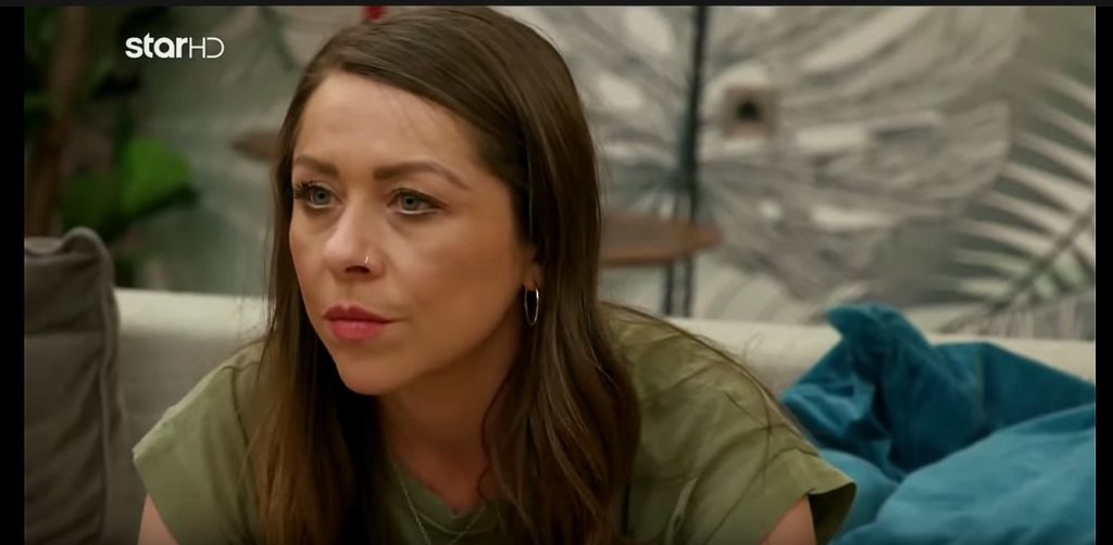 MasterChef: Η κομμώτρια που αγαπήσαμε ξανά χτύπησε – «Κάρφωσε» τις παίκτριες που ξανά μπήκαν στο παιχνίδι (βίντεο)