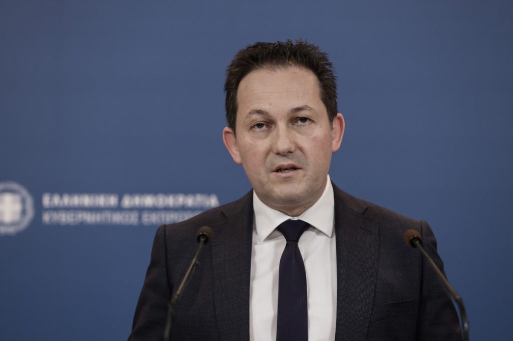 Σ.Πέτσας για συνωστισμό στις πλατείες: «Αν χρειαστεί θα παρέμβουμε τοπικά»