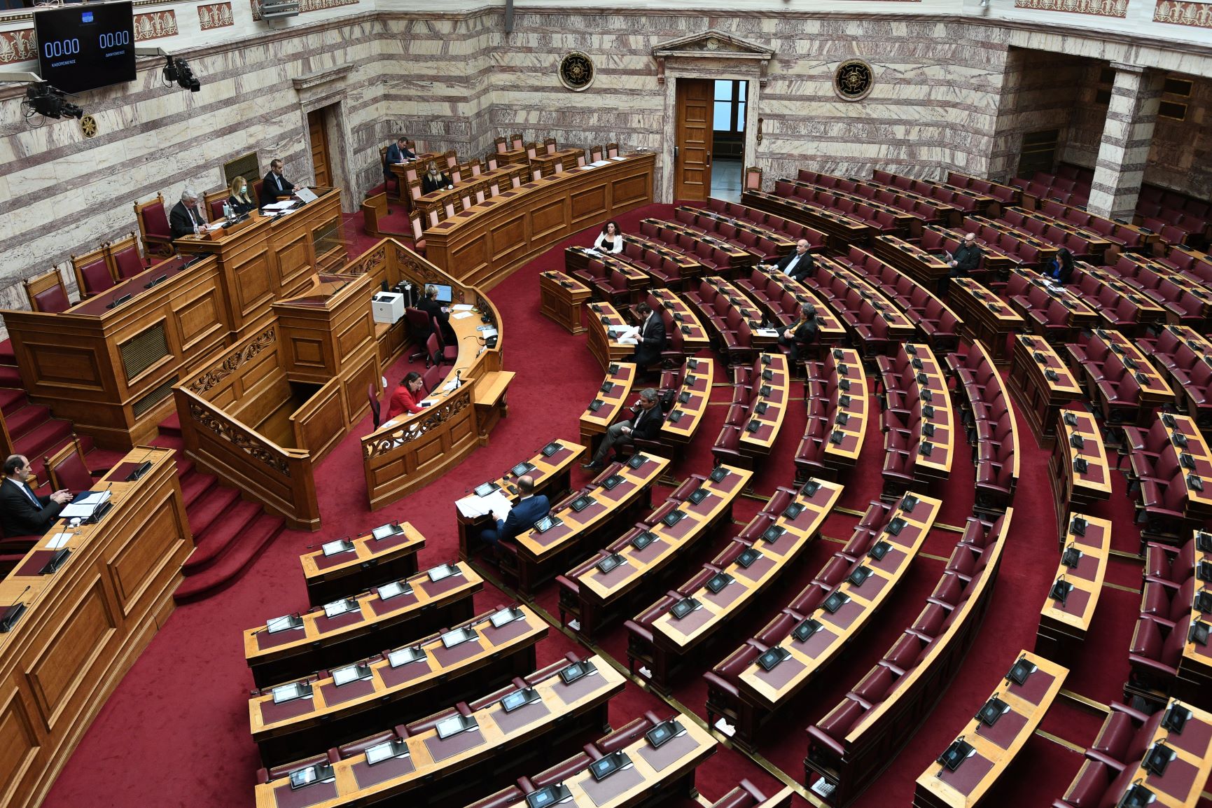 Βουλή: Κρατήθηκε ενός λεπτού σιγή για τον θάνατο του Δημήτρη Κρεμαστινού