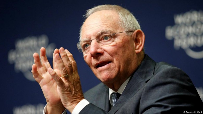 Ο Σόιμπλε για ΕΚΤ γιατί συνεχίζει την ποσοτική χαλάρωση: «Αμφισβητείται το ευρώ έτσι»!