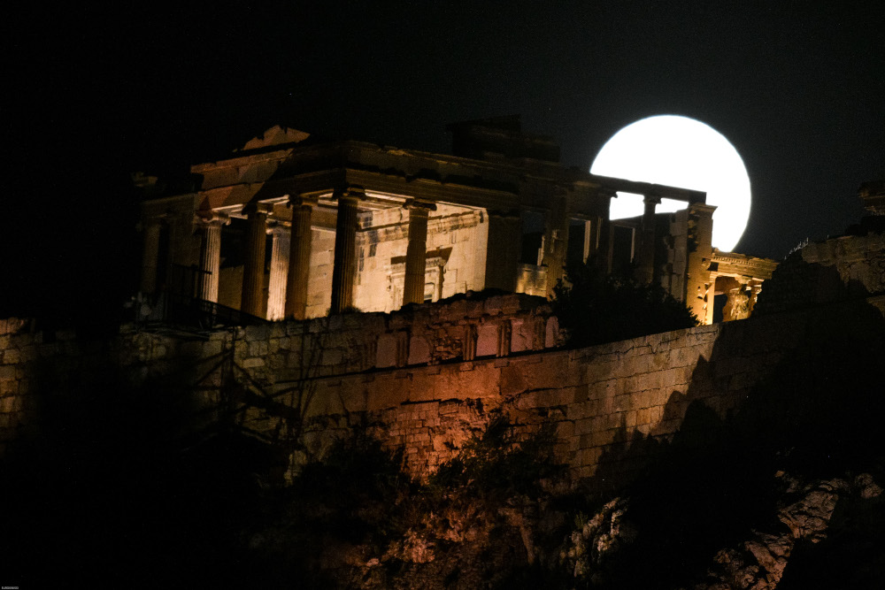 Υπερπανσέληνος: Οι «μαγικές» εικόνες που κατέγραψε ο φακός (φωτο)