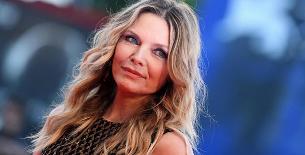 «Ασυμβίβαστη Γενιά»: Η Μισέλ Φάιφερ κάνει… throwback στο 1995 και μας… «μαγεύει» (φώτο)