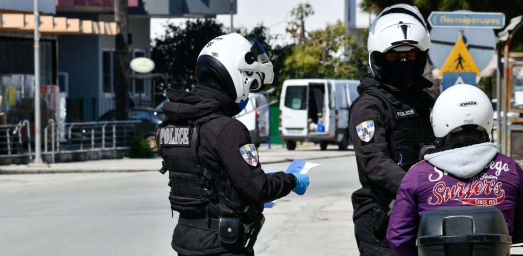 Έπεσαν «καμπάνες» για μη τήρηση της ελάχιστης απόστασης και μη χρήση μάσκας – 20 παραβάσεις