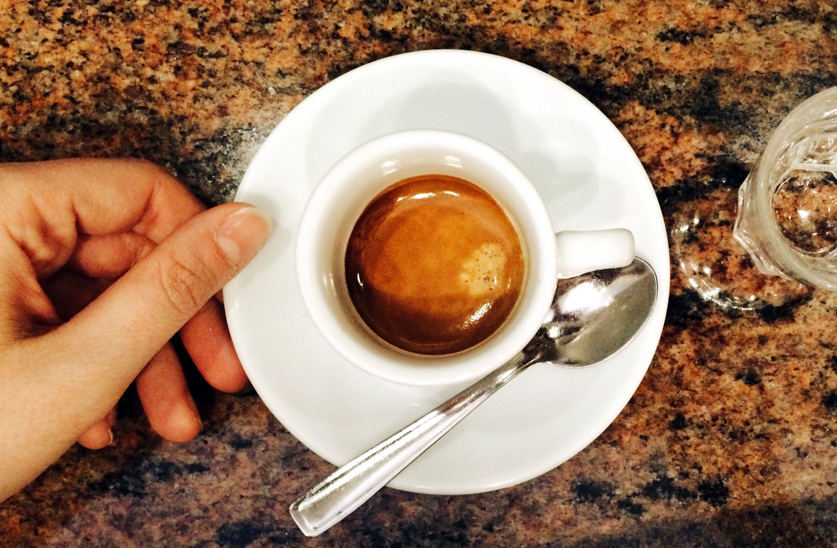 Καφές και θερμίδες: Δείτε πόσες παίρνετε ανάλογα με το είδος που πίνετε
