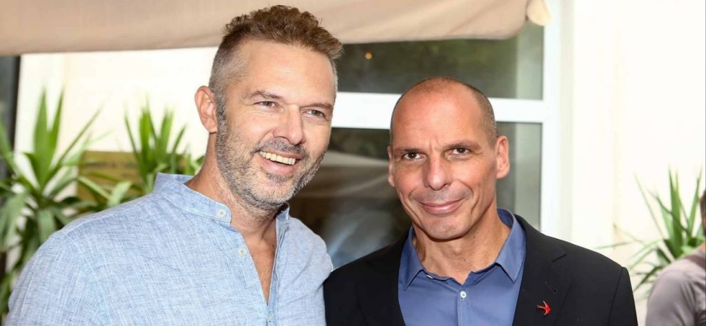 Σποτάκι της Πολιτικής Προστασίας με «πρωταγωνιστή» τον Χρήστο Λούλη – Στο επίκεντρο οι… πλατείες (βίντεο)