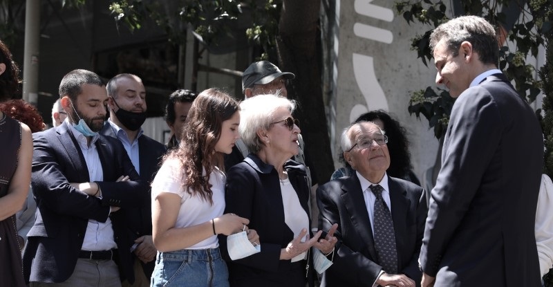 Τελετή Marfin: Ο Κ. Μητσοτάκης συνομίλησε με τους συγγενείς των θυμάτων χωρίς κάμερες (φώτο)