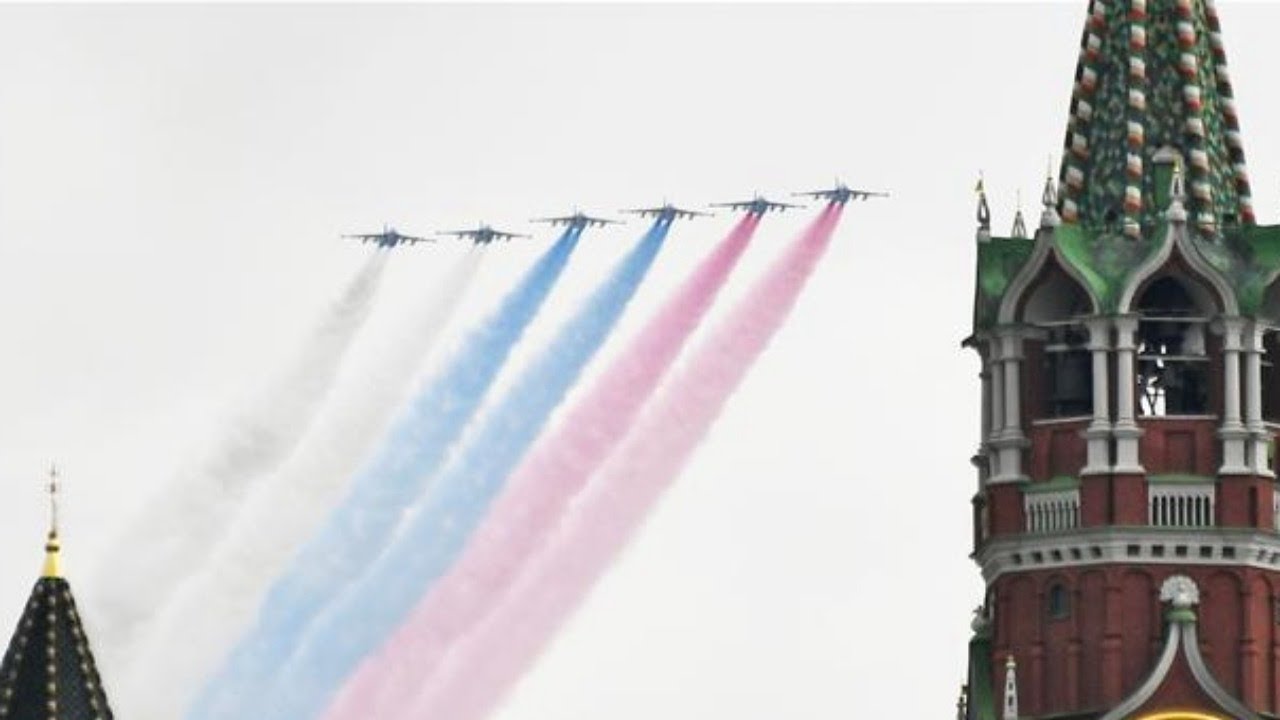 Τιμά την «Ημέρα Νίκης» η Ρωσία: Εικόνα από τις αεροπορικές επιδείξεις πάνω από τη Μόσχα (βίντεο)